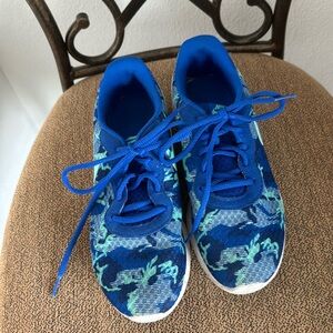 Nike women’s athletic shoes size 8.5 in good condition.